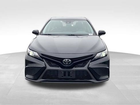 Used 2023 Toyota Camry SE FWD image 2