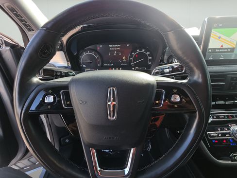 Used 2022 Lincoln Corsair AWD w/ Premium Package image 11