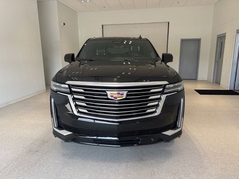 Used 2022 Cadillac Escalade Premium Luxury Platinum image 2