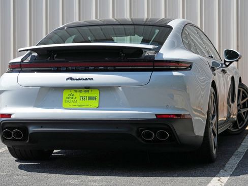 Used 2025 Porsche Panamera w/ Premium Package RWD image 5