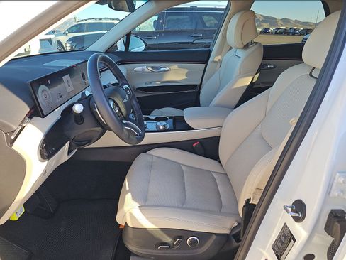 Used 2026 Genesis GV70 2.5T AWD/4WD image 6