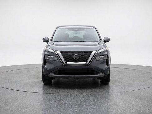 Used 2025 Nissan Rogue SV FWD image 2
