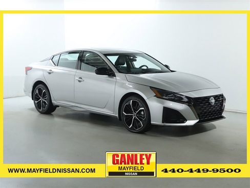 Used 2024 Nissan Altima 2.5 SR w/ SR Premium Package image 1