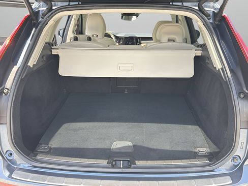 Used 2021 Volvo XC60 T6 Momentum AWD/4WD image 8