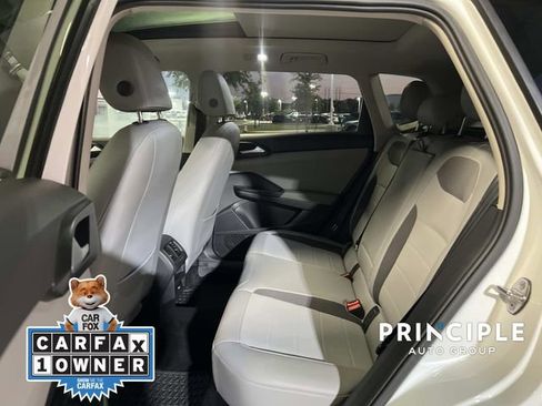 Certified 2022 Volkswagen Taos SE w/ Panoramic Sunroof Package image 25