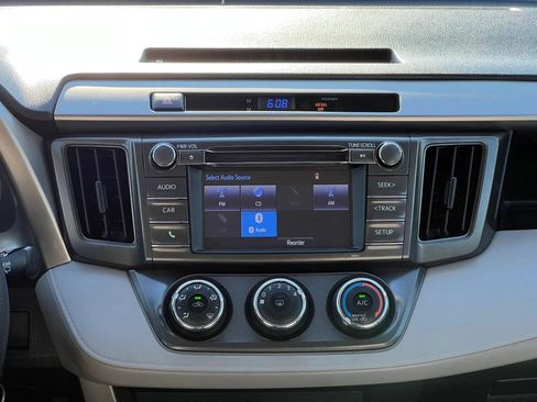 Used 2014 Toyota RAV4 LE AWD/4WD image 25
