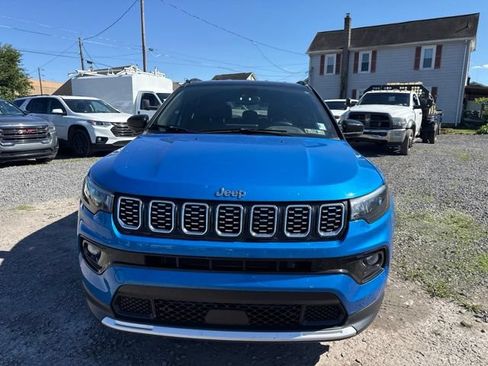 Used 2025 Jeep Compass Limited AWD/4WD image 3