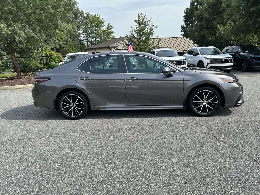 Used 2023 Toyota Camry SE FWD image 9