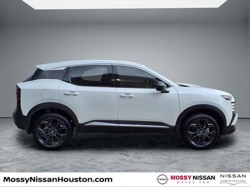 New 2026 Nissan Kicks SR FWD image 7