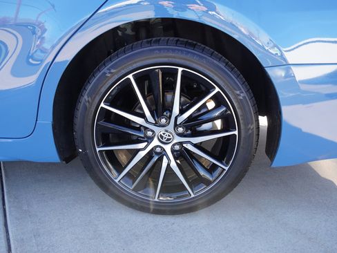 Used 2024 Toyota Camry SE image 12