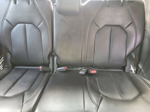 Used 2025 Chrysler Pacifica Select FWD image 17