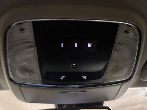 Used 2018 Chrysler 300 Limited w/ Safetytec Plus Group image 40