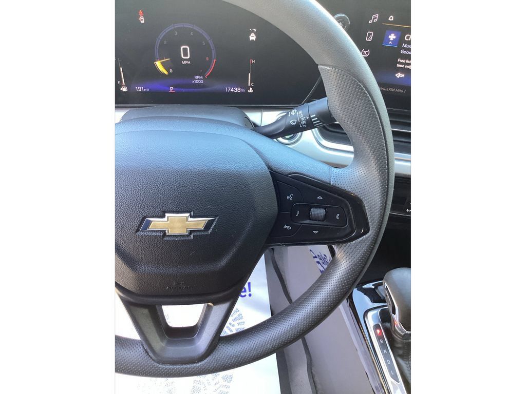 Used 2024 Chevrolet Trax LT FWD image 29