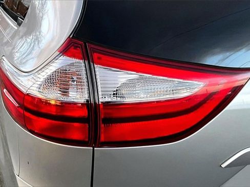 Used 2017 Toyota Sienna XLE image 32