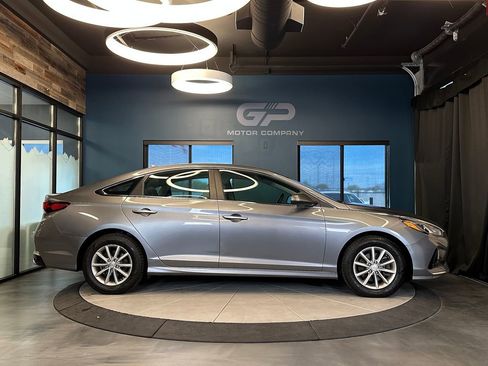 Used 2019 Hyundai Sonata SE w/ Cargo Package image 2