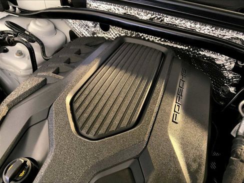 Certified 2025 Porsche Macan image 33