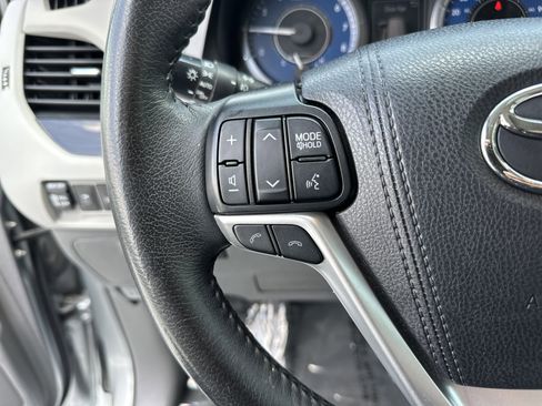 Used 2019 Toyota Sienna XLE w/ XLE Navigation Package FWD image 19