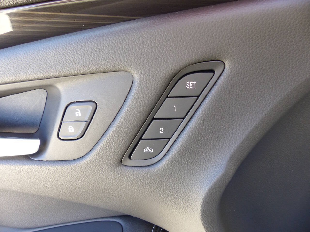 Used 2020 Buick Envision Essence AWD/4WD image 21
