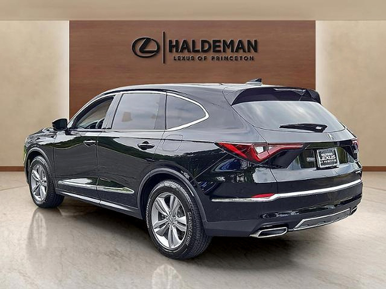 Used 2025 Acura MDX SH-AWD image 4