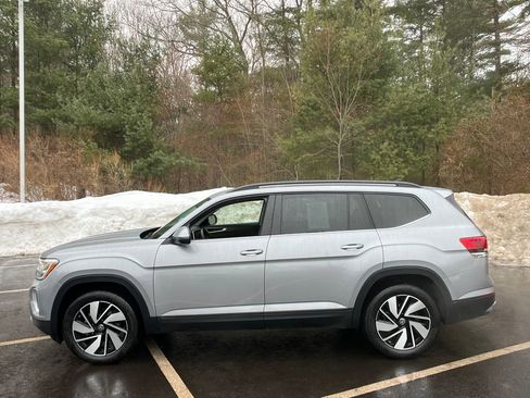 Used 2025 Volkswagen Atlas SE image 2
