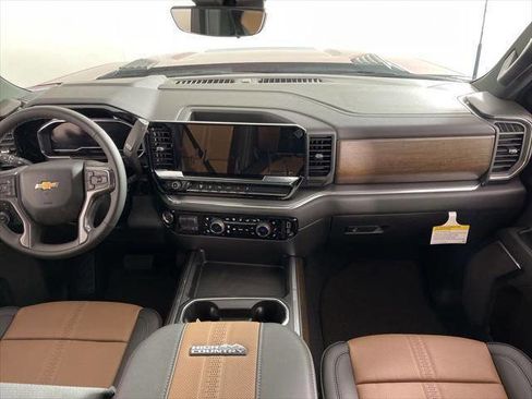 Used 2024 Chevrolet Silverado 2500 High Country w/ Technology Package image 8