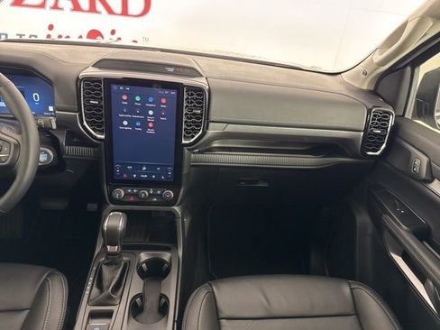 Used 2025 Ford Ranger Lariat w/ Trailer Tow Package image 17