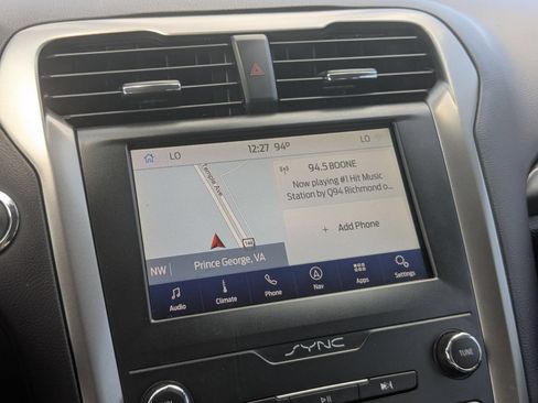 Used 2020 Ford Fusion SE FWD image 21