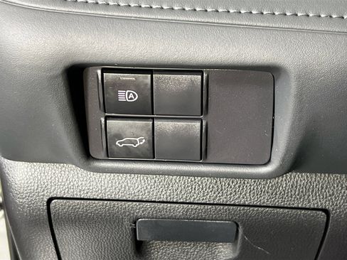 Used 2022 Toyota Highlander XLE image 10