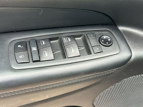 Used 2021 Jeep Grand Cherokee Laredo X image 11