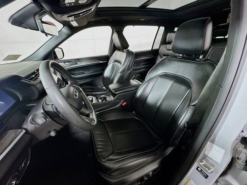 Used 2024 Jeep Grand Cherokee L Limited w/ Luxury Tech Group II image 15