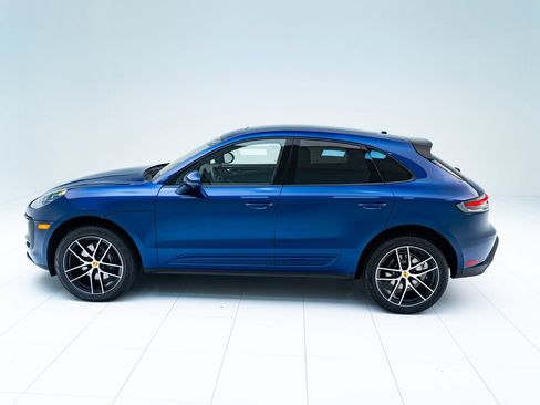Used 2025 Porsche Macan image 2