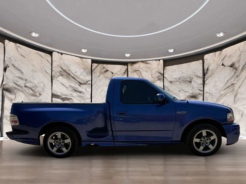 Used 2002 Ford F150 Lightning RWD image 4