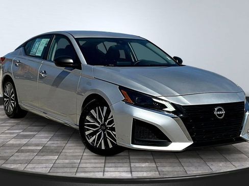 Used 2024 Nissan Altima 2.5 SV image 3