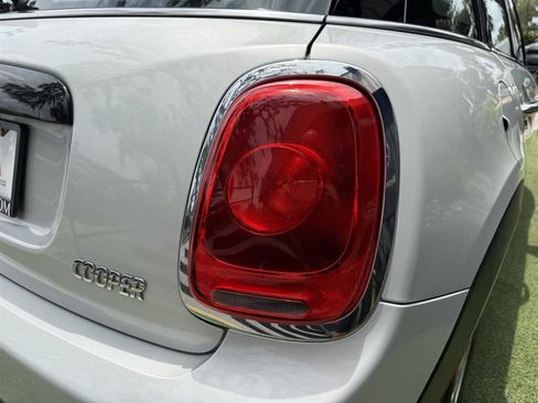 Used 2018 MINI Cooper 4-Door Hardtop FWD image 12