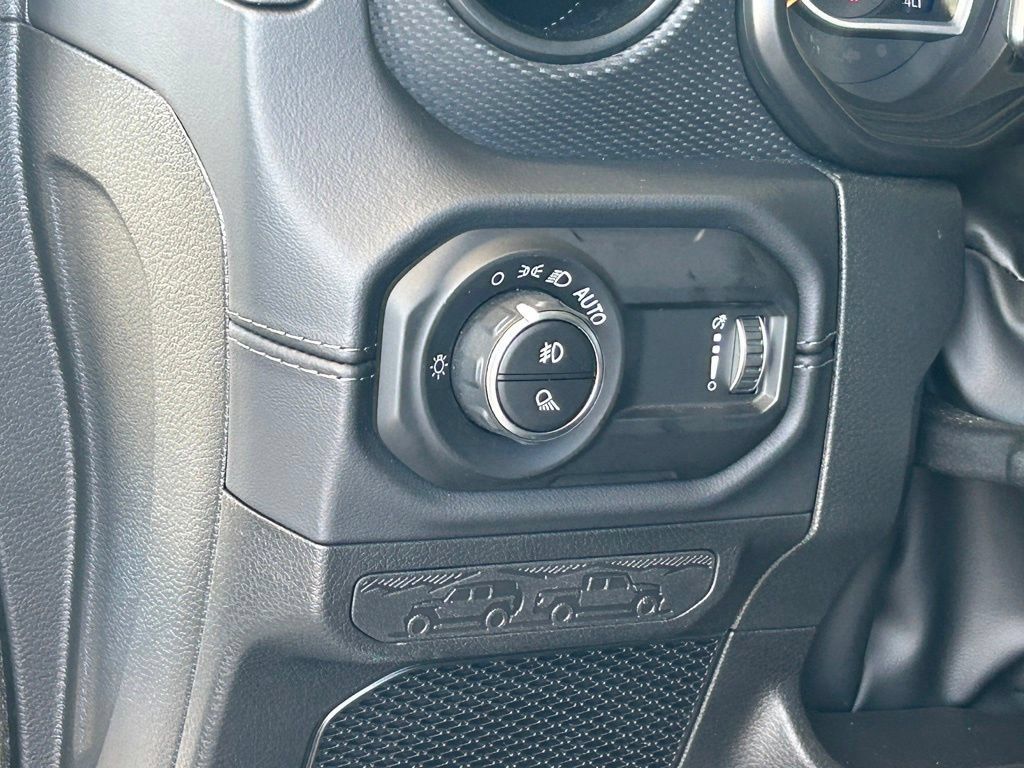 Used 2026 Jeep Gladiator Mojave AWD/4WD image 32