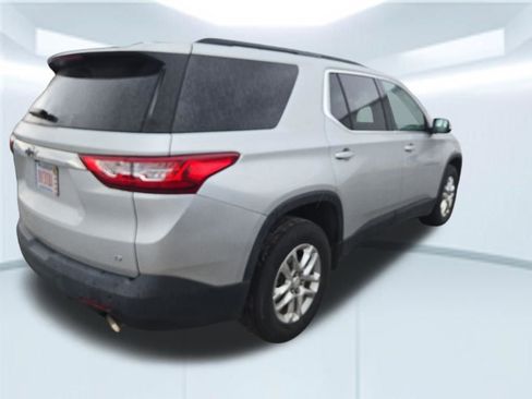 Used 2021 Chevrolet Traverse LT FWD image 2