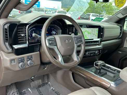 Used 2024 Chevrolet Silverado 1500 LT Trail Boss w/ Convenience Package II AWD/4WD image 7