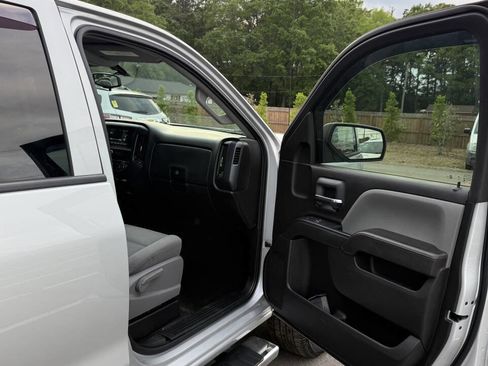 Used 2017 Chevrolet Silverado 1500 Custom w/ Custom Convenience Package AWD/4WD image 15