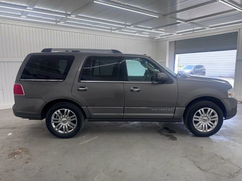 Used 2014 Lincoln Navigator 4WD image 4