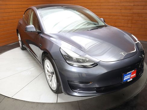 Used 2023 Tesla Model 3 Standard Range image 14