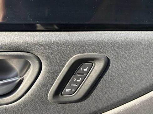 Used 2024 Honda Pilot Touring image 14