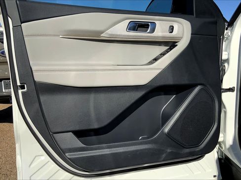 New 2026 Ford Explorer Active w/ Active Comfort Package image 10