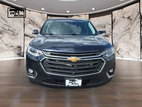 Used 2020 Chevrolet Traverse LT w/ LT Premium Package AWD/4WD image 2