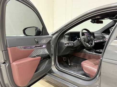 Used 2024 BMW i7 xDrive60 image 36