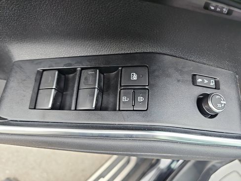 Used 2024 Toyota Highlander Platinum image 29