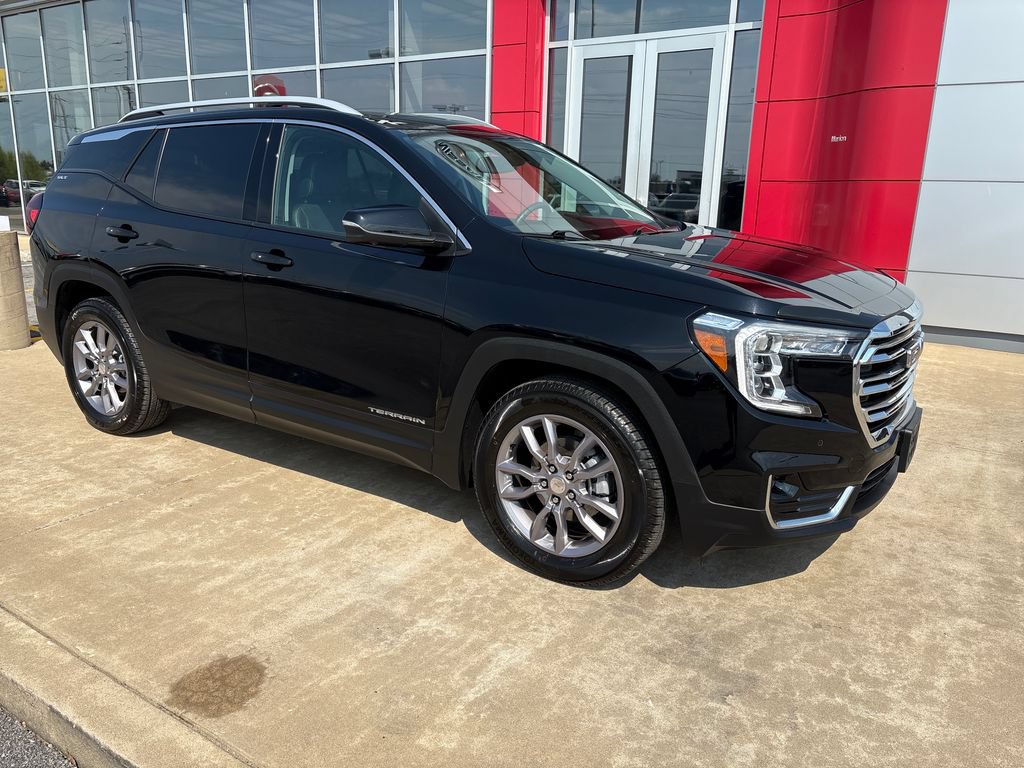 Used 2023 GMC Terrain SLT w/ Tech Package FWD image 7