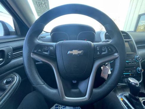 Used 2016 Chevrolet Malibu LT image 15