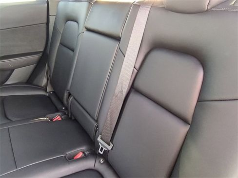 Used 2022 Tesla Model Y Long Range image 29