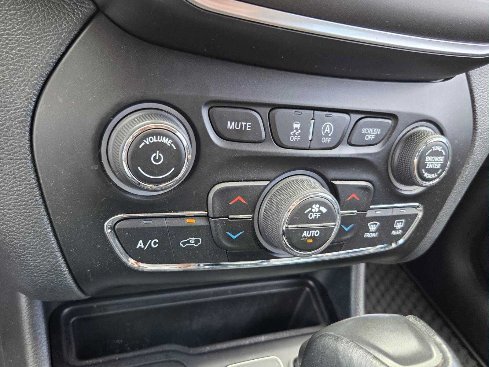 Used 2022 Jeep Cherokee Trailhawk w/ Sun, Sound & Nav Group AWD/4WD image 28