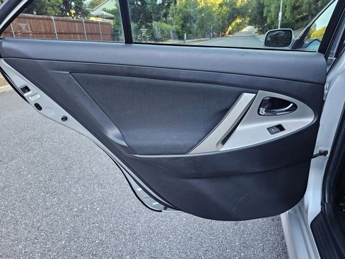 Used 2011 Toyota Camry SE image 21